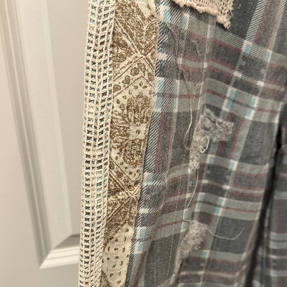 POL Plaid Patchwork Wide-Leg Pants with Crochet Patches - Picture 6 of 17